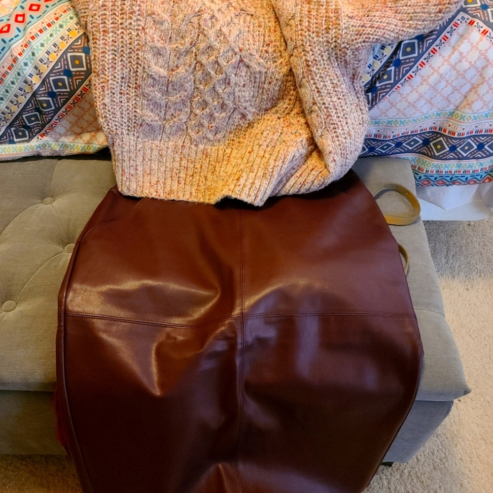 Maroon "leather-look" high waist pencil skirt with pockets